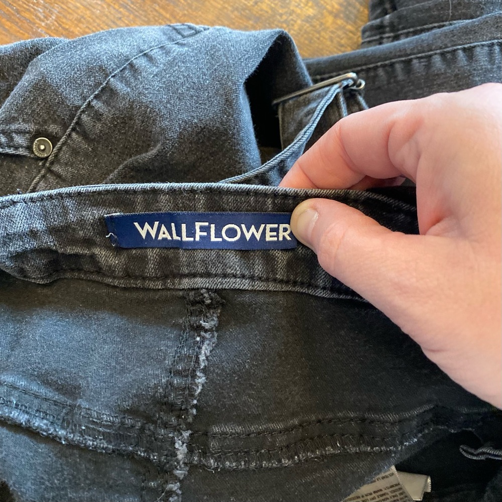 Wallflower Very Dark Gray Denim Overalls- SZ M - Picture 13 of 15